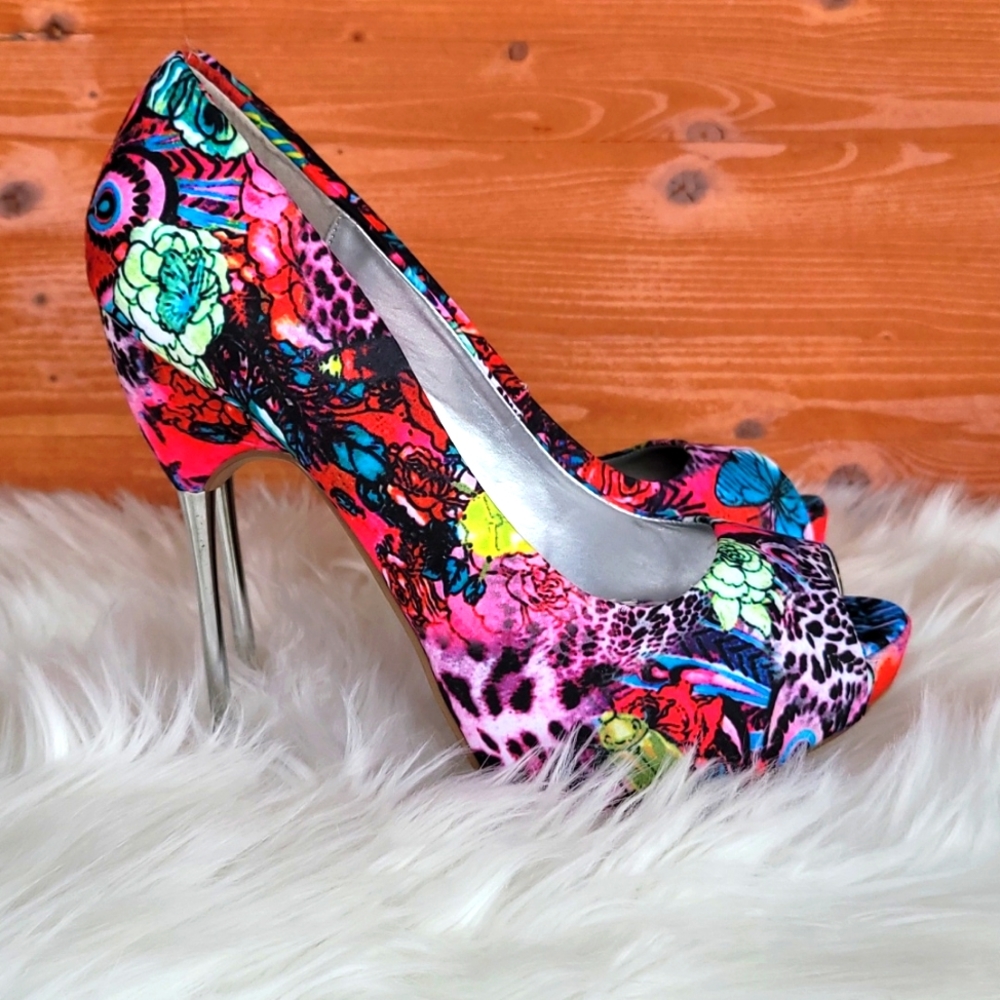 Heels - Picture 2 of 2